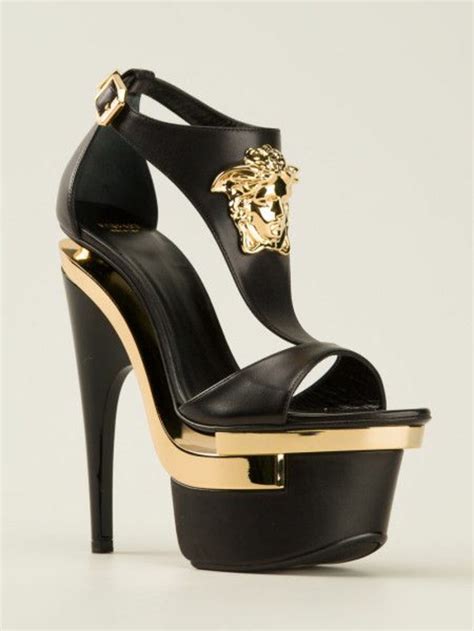 versace schuhe mit löwenkopf|versace high heels.